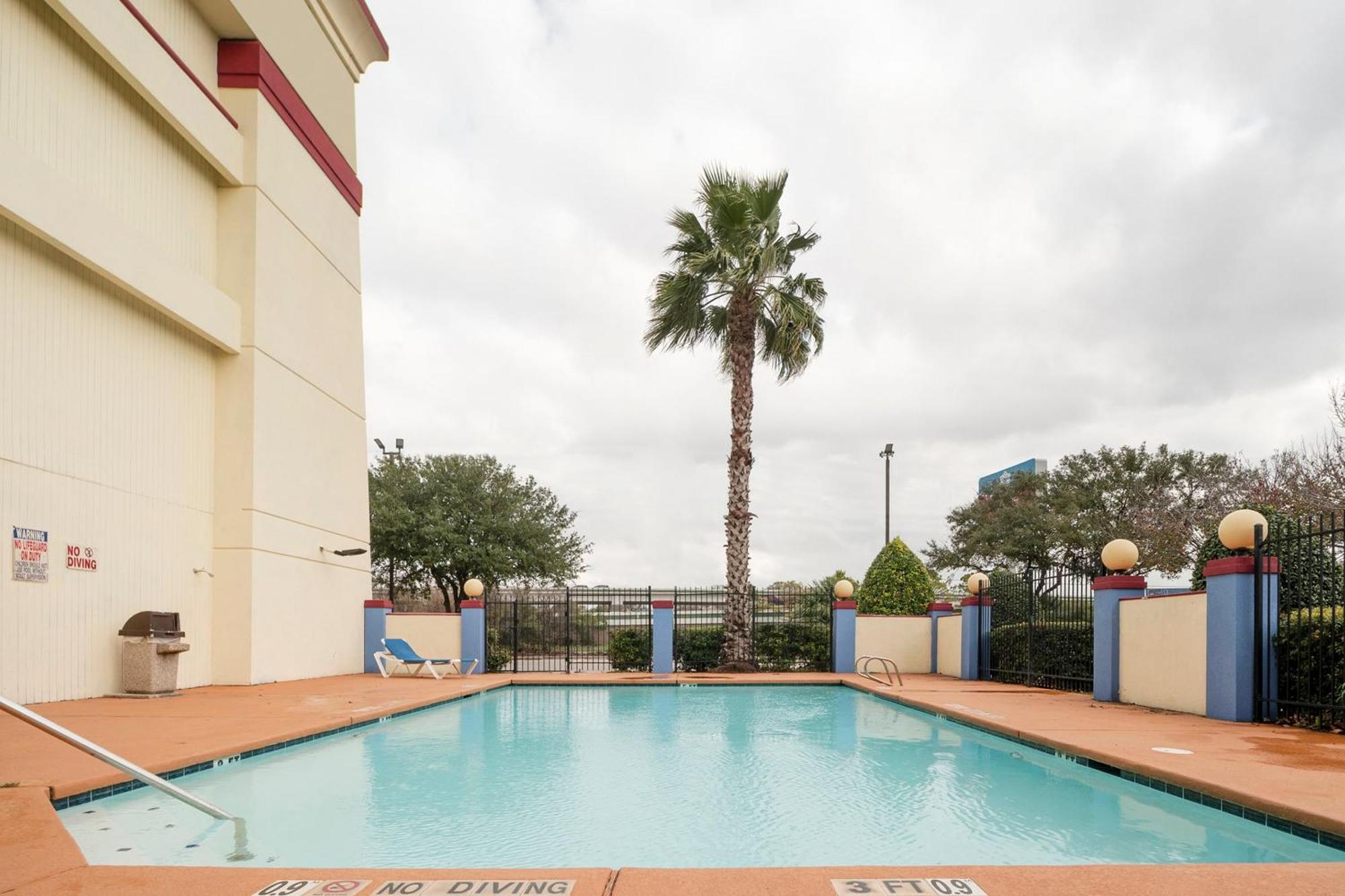 Hotel Oyo Townhouse Houston Airport North Exterior foto